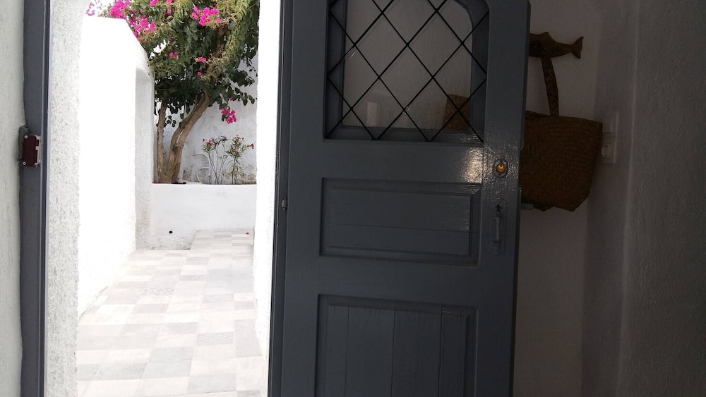 Charming 1705 Castle House in Pirgos Kallistis, Greece
