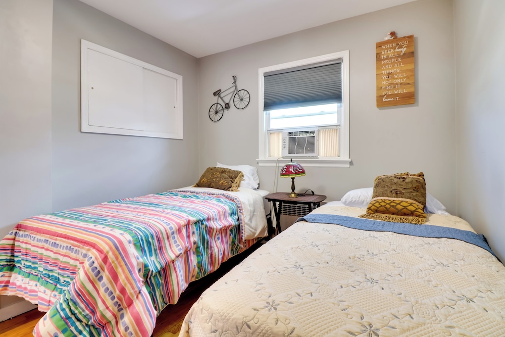 5 Mi to Dtwn Newark: Hillside Vacation Rental