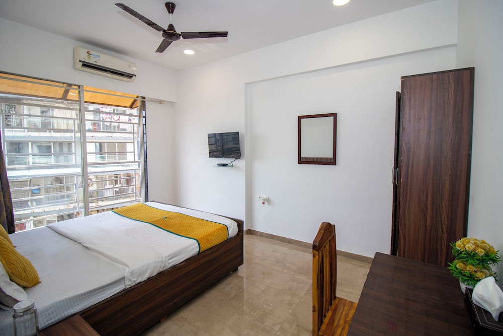 Pinaki Comfort Stay, Vile Parle - Near Airport