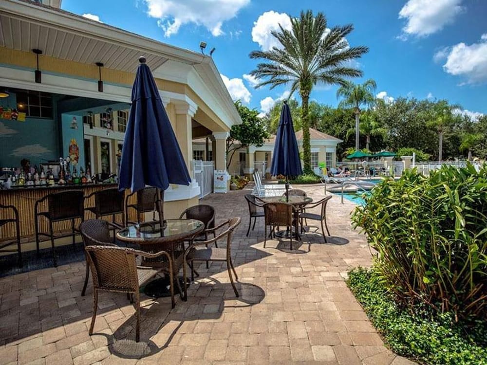 Stunning 3 Bedroom Condo Renovated 2024 - Image 4