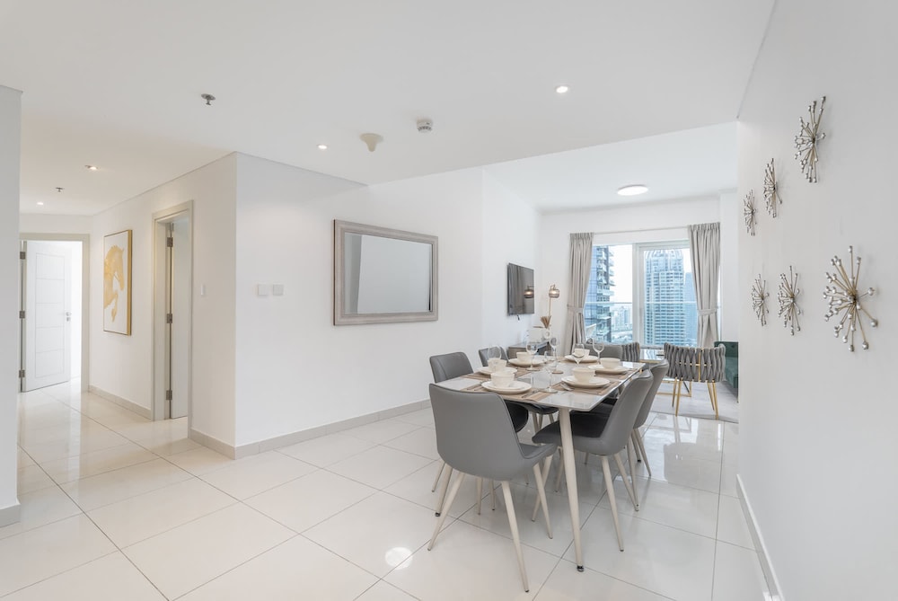 Marina Views and a 3 Bedroom Apartment in Dubai Marina