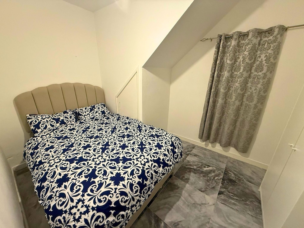 Modern 2 Bed Flat - Ideal for Families