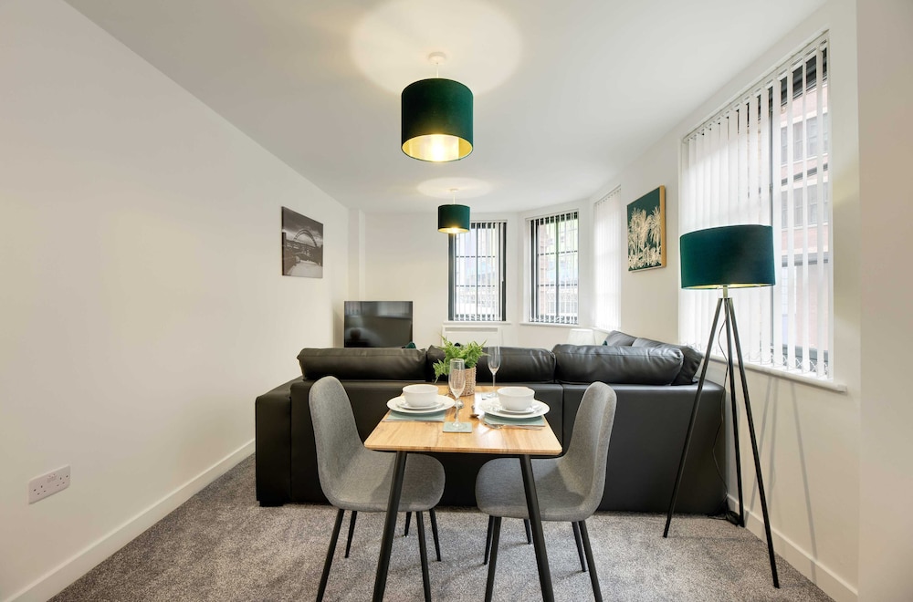 Charltons Bonds Apartments 1B - By Week2Week view 5