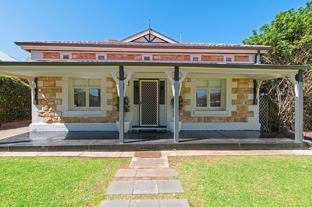 Charming 3BR Sandstone Haven