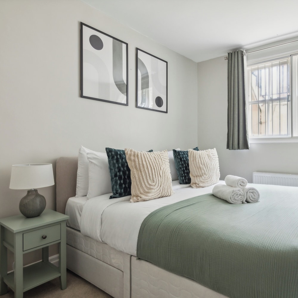 Westminster Charm - 2BR with Style