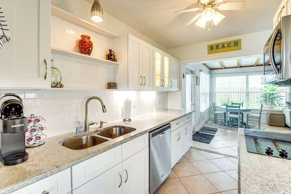 Walk to Shore + Pier: Family Home in Ormond Beach