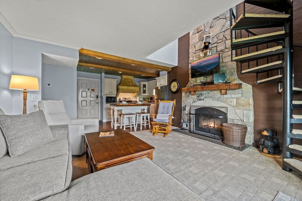 Sleeps 6 Pool Playground Mountain Views Hot Tub