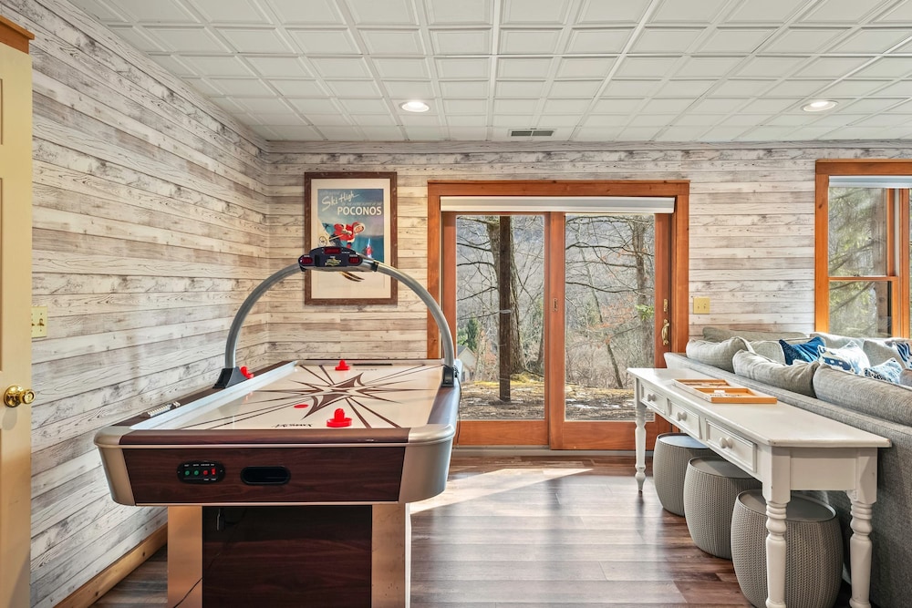 Mountain Escape With Game Room Balcony Stunning Views in the Poconos Christina