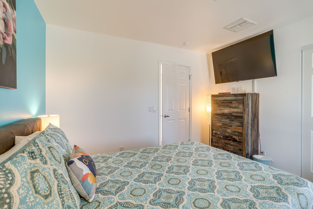 Palm Springs Getaway w/ Outdoor Pool! view 3