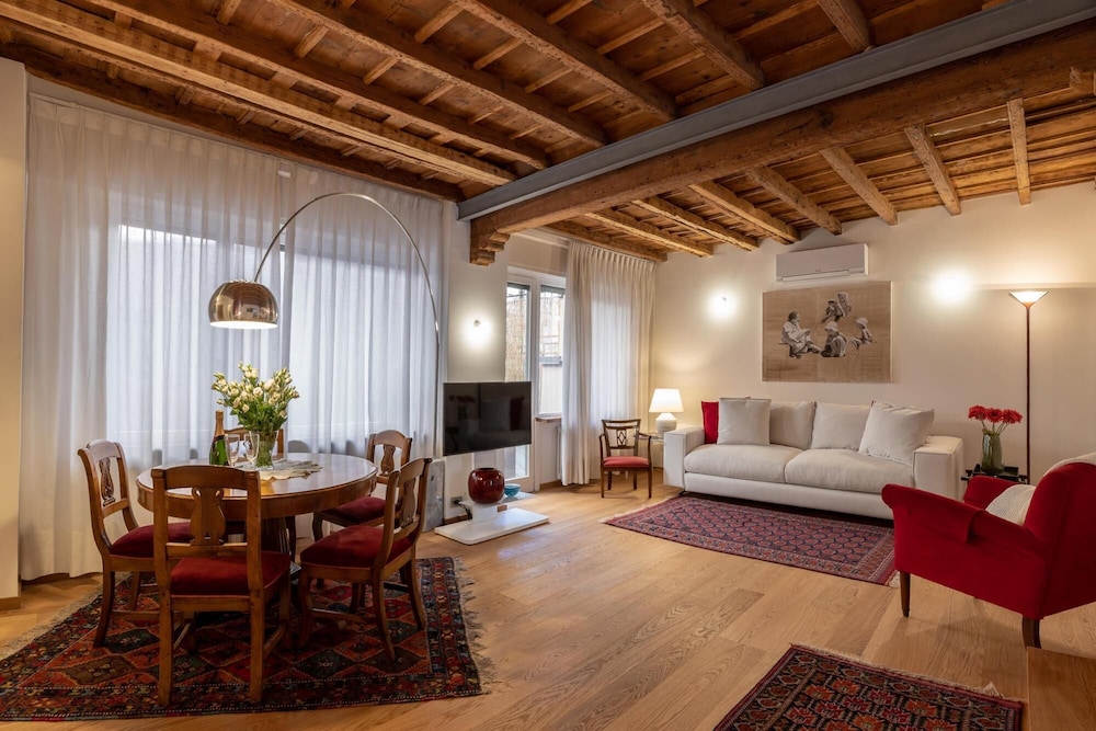 Boutique Apartment in Como view 5