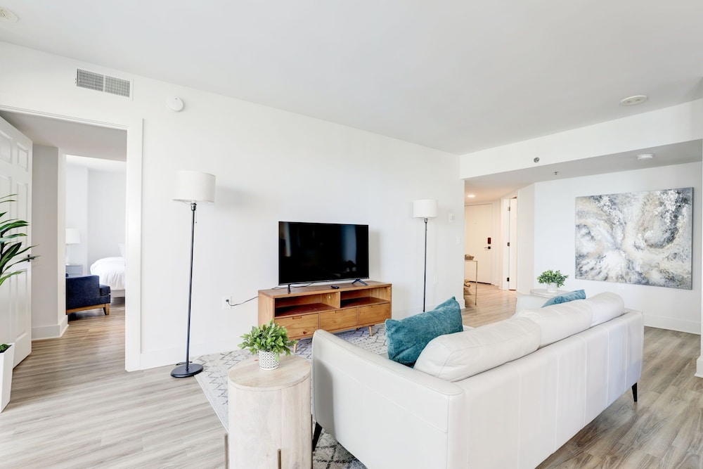 Elegant 2BR Apartment Minutes From DC