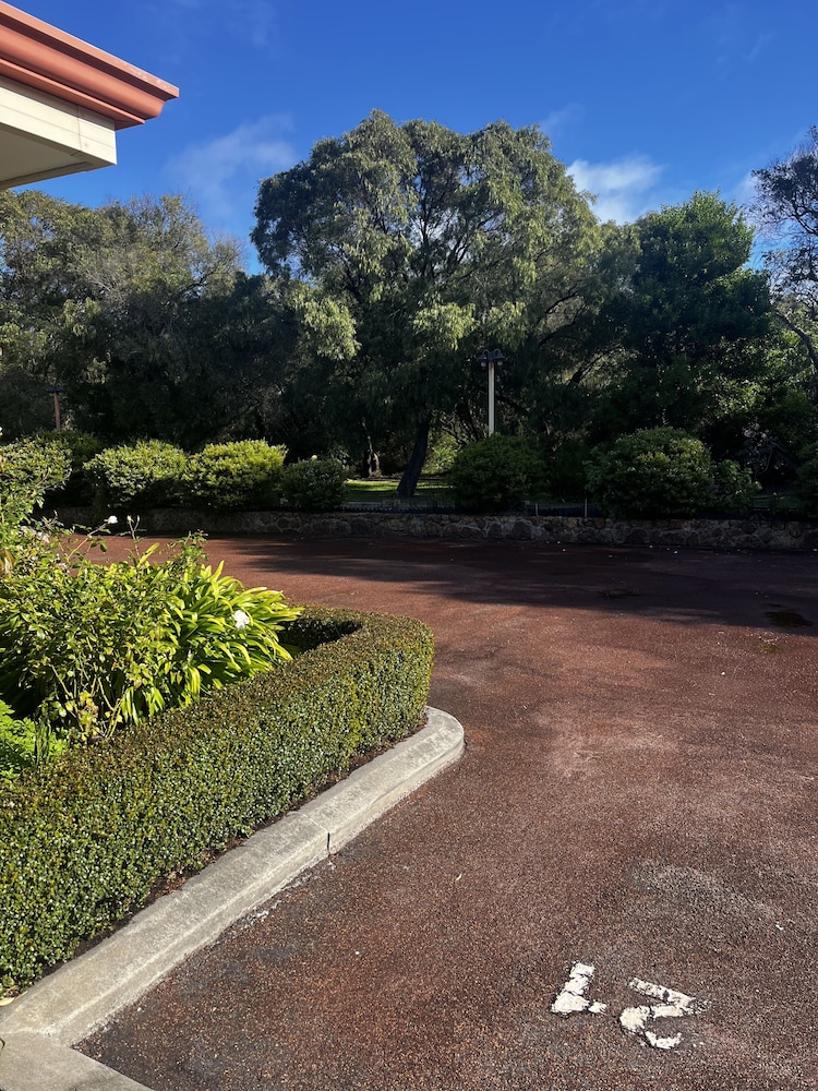 Emu Point Motel & Apartments