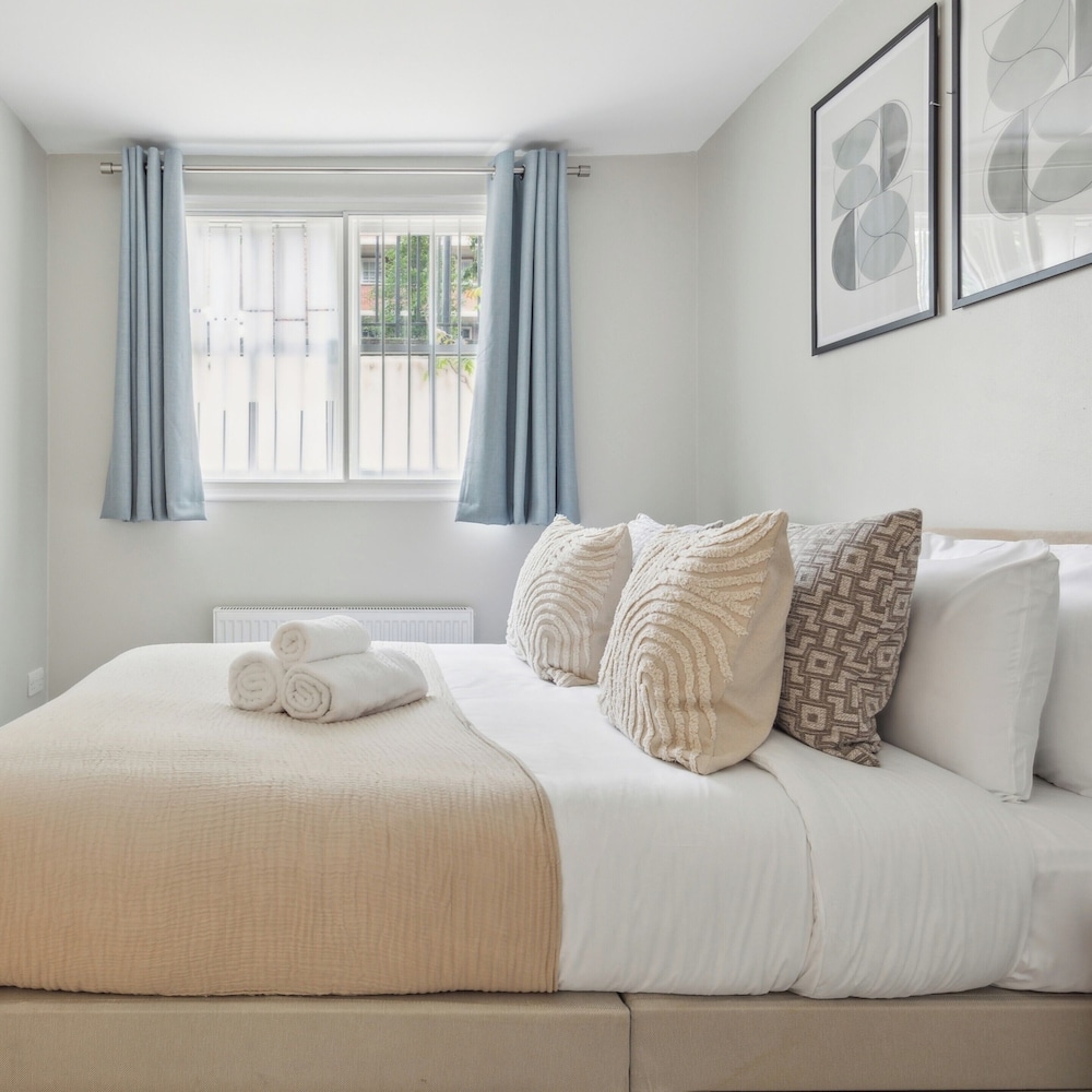 Westminster Charm - 2BR with Style