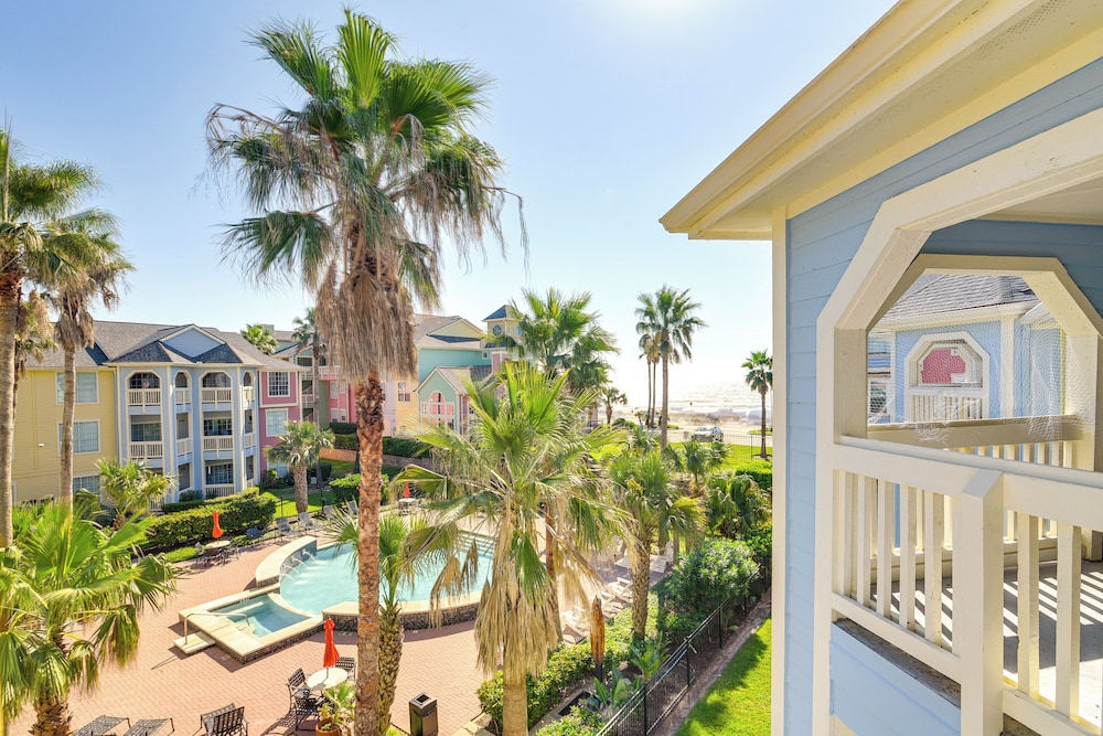 Walking Distance to Babe's Beach: Condo w/ Balcony