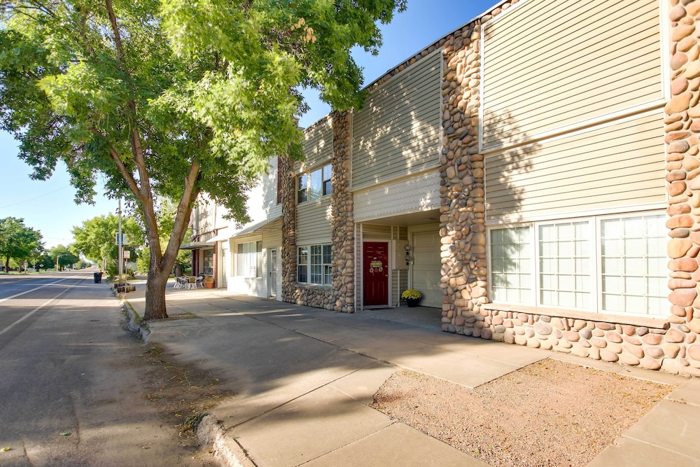Main Street Townhome - 12 Miles to Bear Lake!