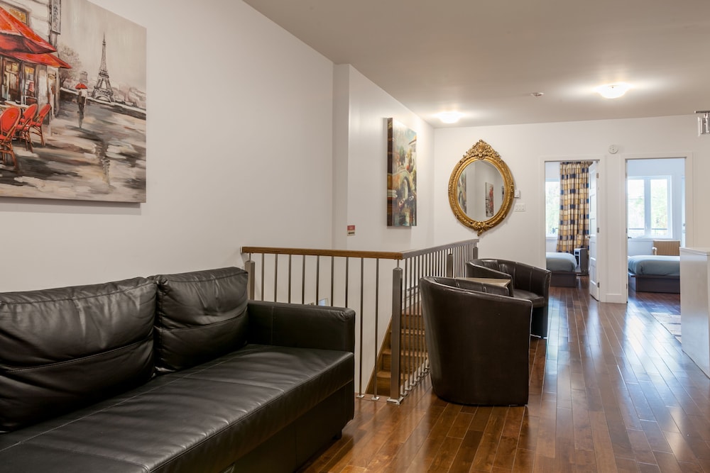 LMVR - LuxApt 3 - 7 bedrooms 2 bathrooms