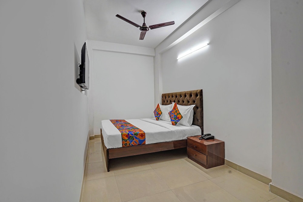 Fabhotel Aakarshan Residency
