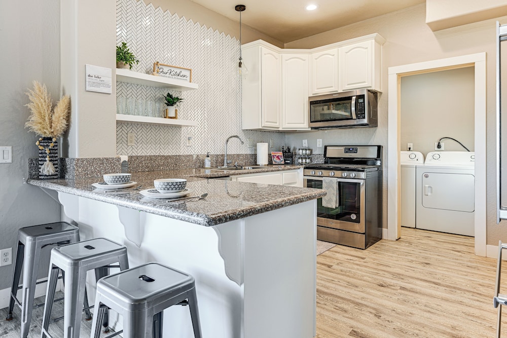 4 Mi to Lake Powell: Retreat w/ Game Room!