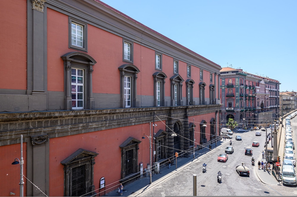 Into Mann in Naples With 5 Bedrooms and 5 Bathrooms