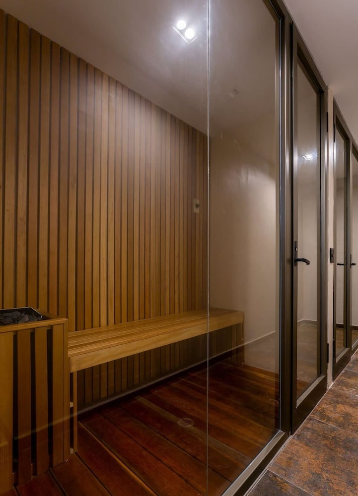 1 Br w Park Views in Condo w Gym Sauna Steam