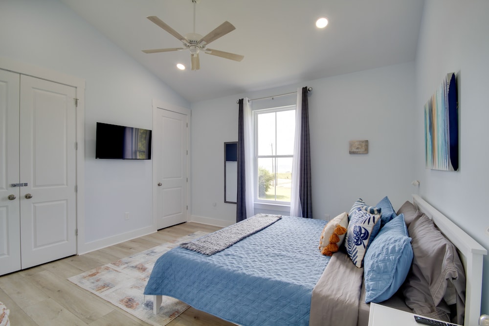 Sunny Gulfport Vacation Rental: Walk to Beaches! view 4