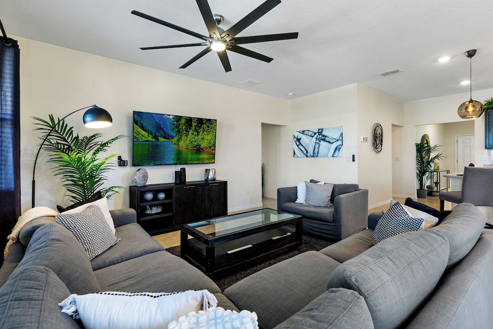 Solterra- LakeView - Private Pool & Spa