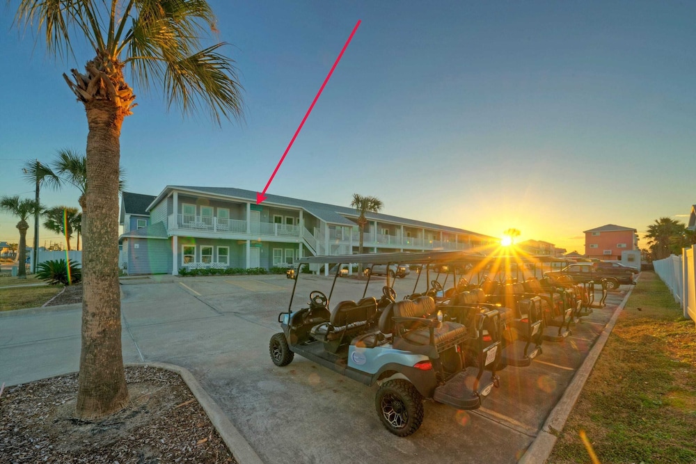 Sleeps 16 w/ Pool + Minutes to Beach Costa Bahia - 2 Condos