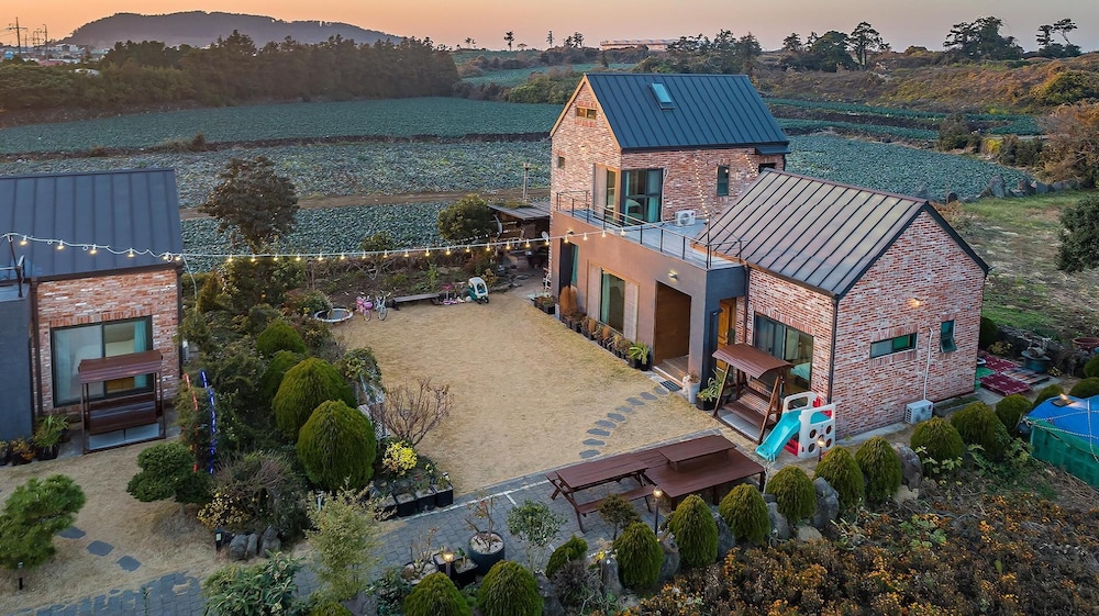 Jeju Brickninemansion