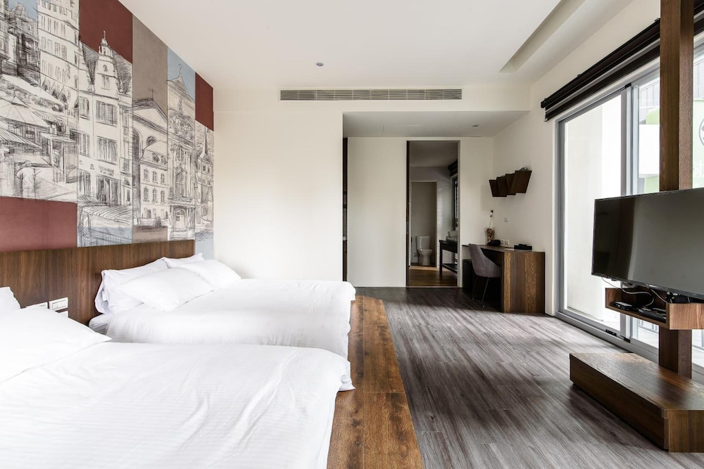 Treehouse Hostels
