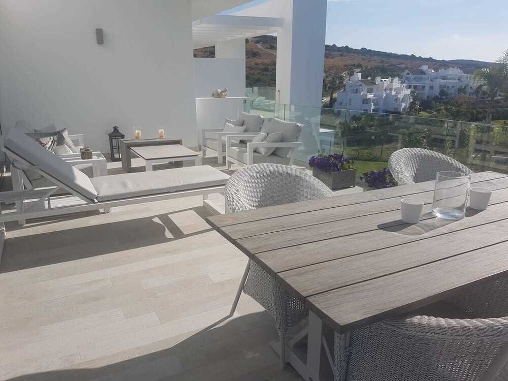 Perfect Stay in a 2 bed Brand new Apartment in Alcazaba Lagoon photo 2