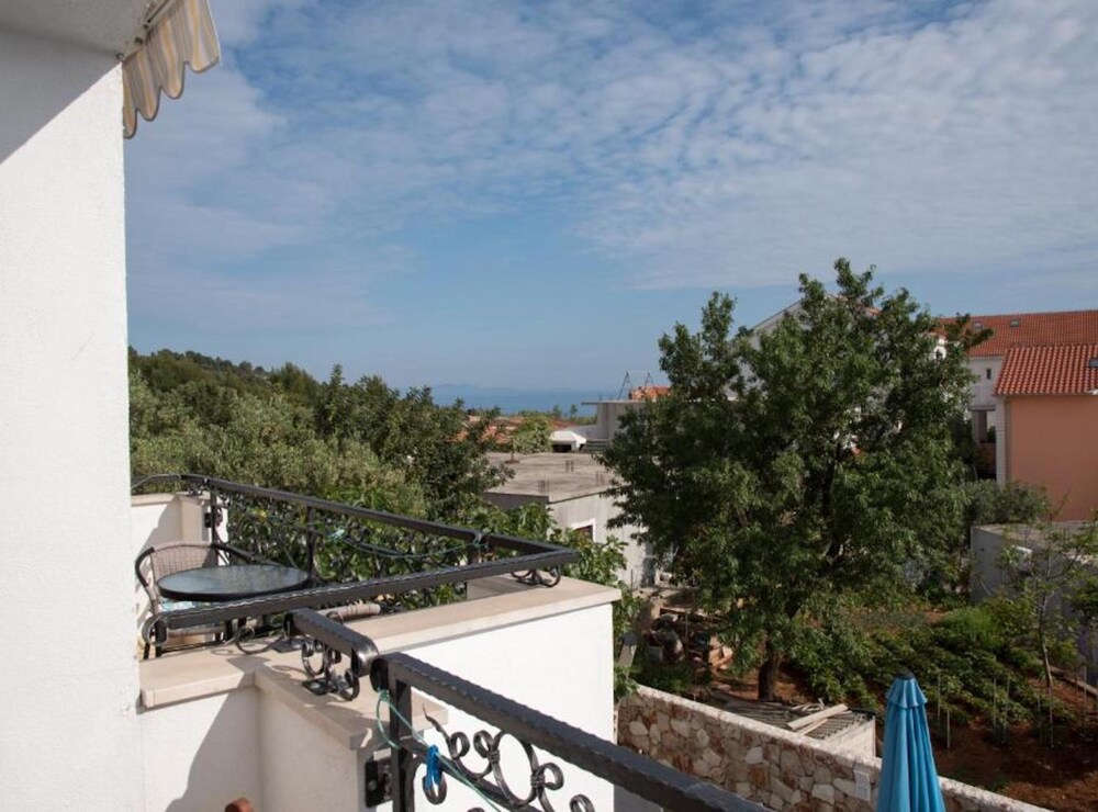 Spacious and Tranquil Apartments With Shared Pool