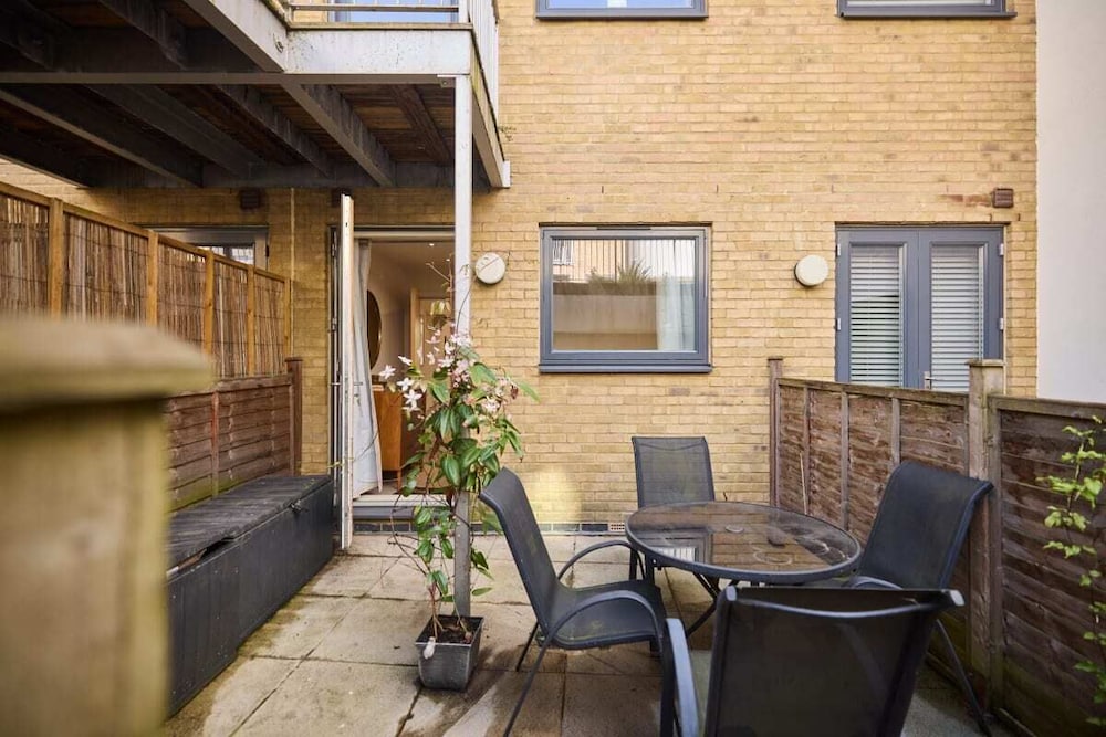 The Queen's Park Getaway - Adorable 2bdr Flat With Terrace