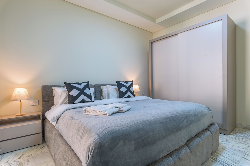Crest - 3 Bedroom Apartment in Hamra