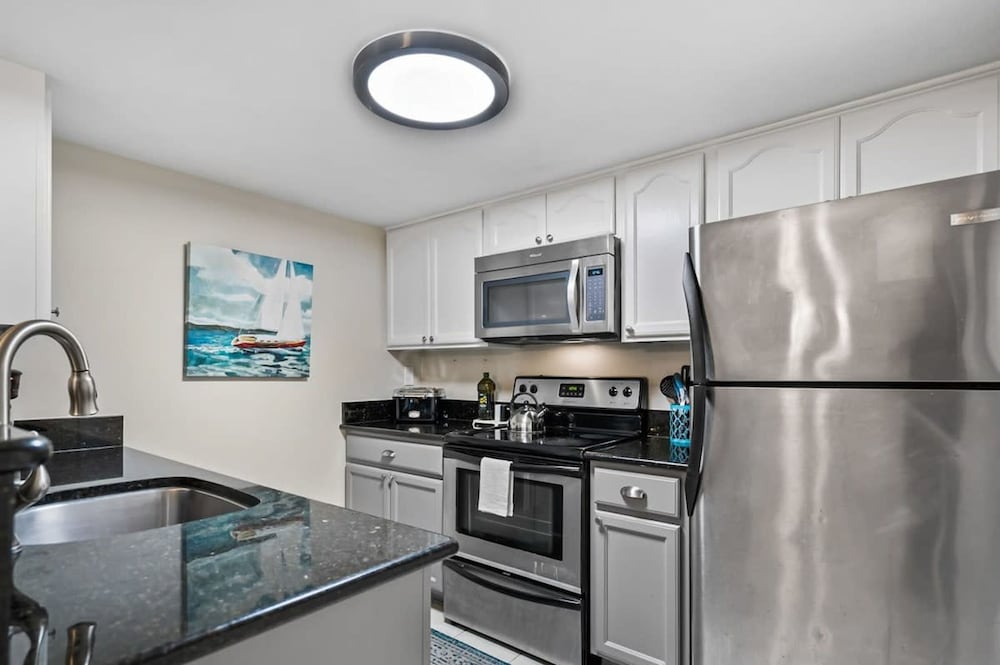 Walk to Beach Fire Pit Screened Patio Smart TVs
