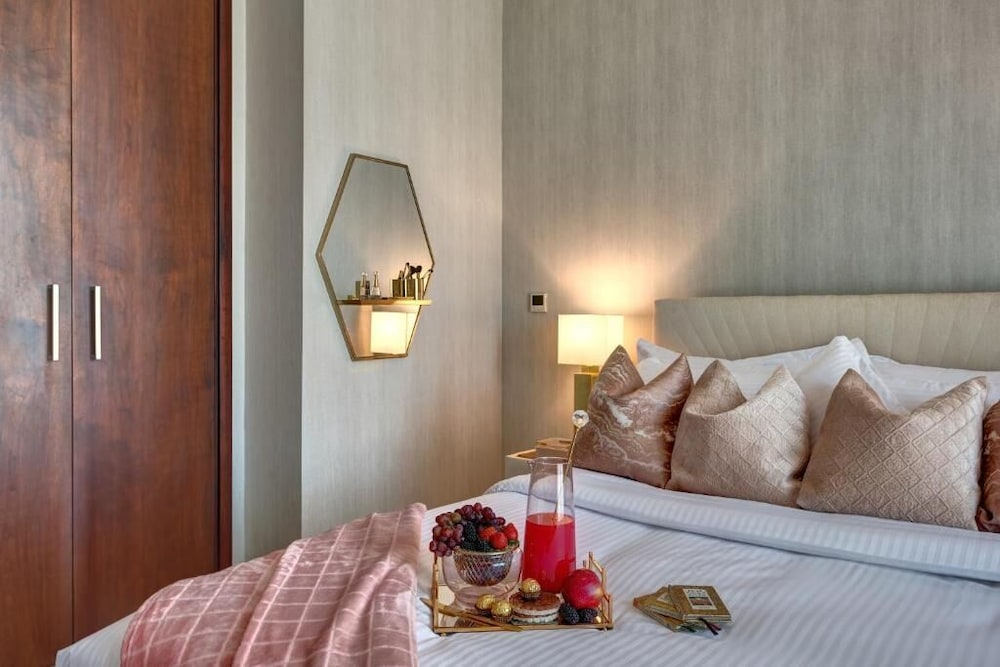Durrani Homes - Designer 2BR Apt with stunning Burj Khalifa and Fountain View