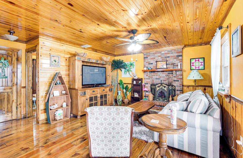 Deck & Hot Tub: Lakeside Retreat in Inverness!