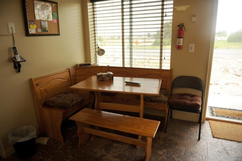 Camelot Inn at Honeyville - Property Image 3