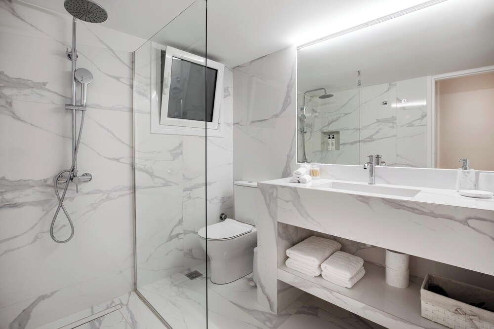 Acropolis Residence by A&A Residences