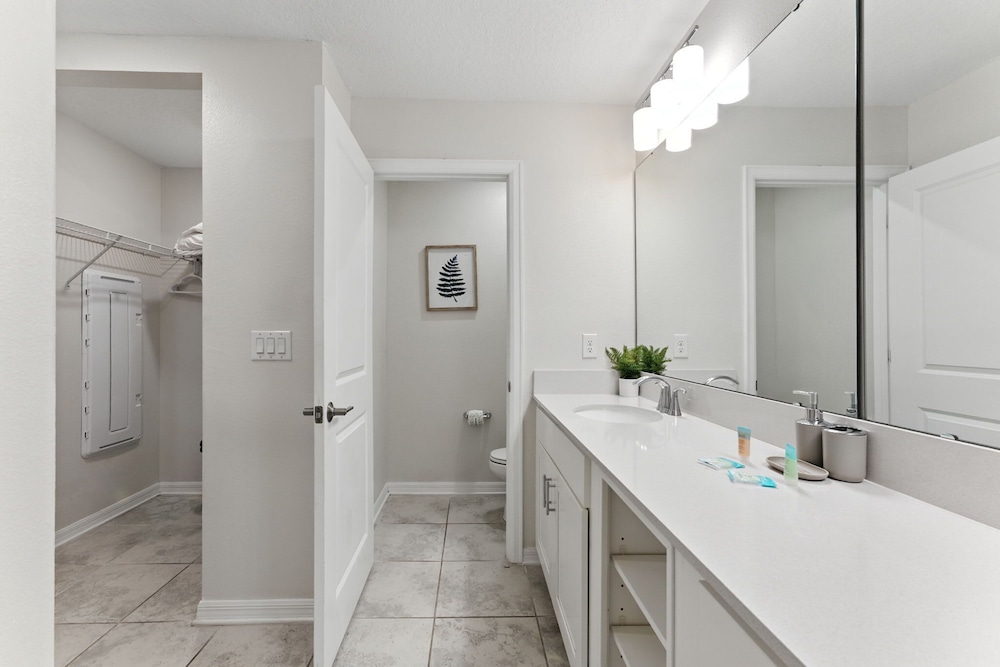 Elegant 2BR in Storey Lake Top Location