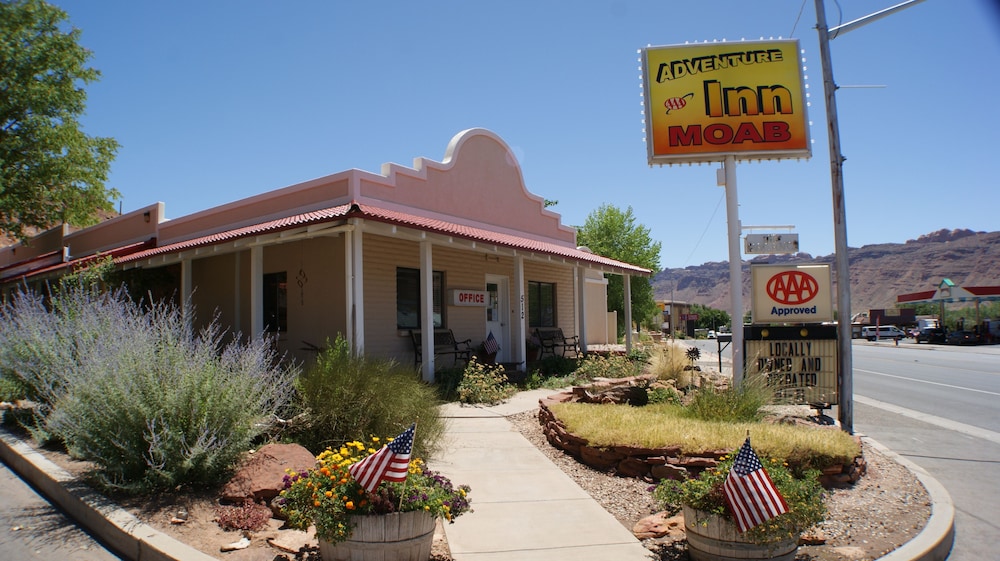 Adventure Inn & Motel