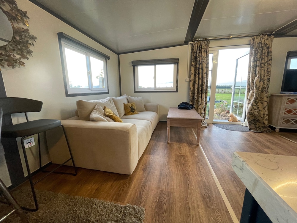 Birch Tree Lodge, Sleeps 4, Set in 3 Acres