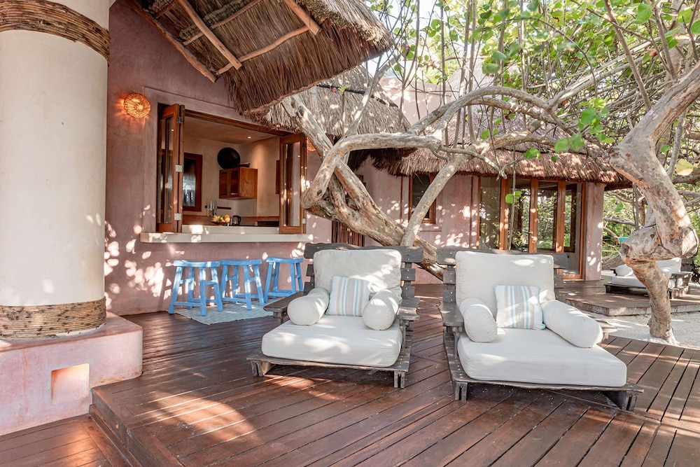 Anana Casa Cantarena Beachfront Meals Included