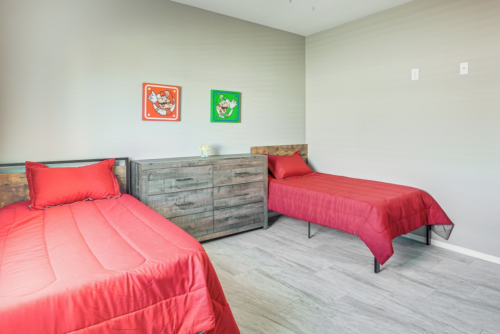 3 Mi to Tucson Mall: Home w/ Large Outdoor Space!
