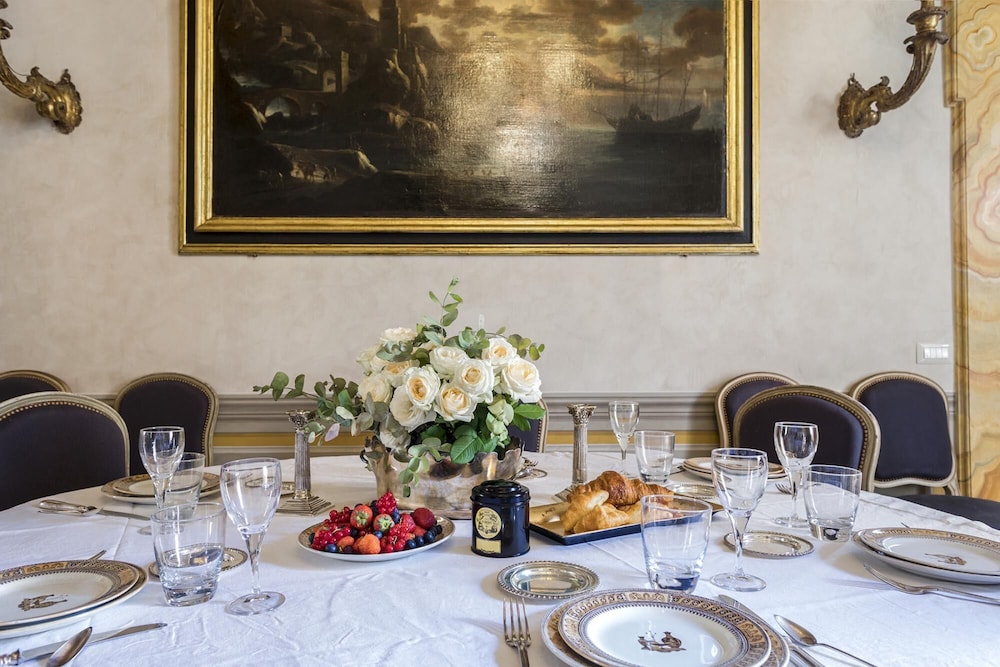 A Prince in Rome Elegant Navona Terrace Apartment