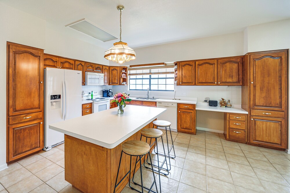 Texas Hill Country Retreat - Walk to Nueces River! view 5
