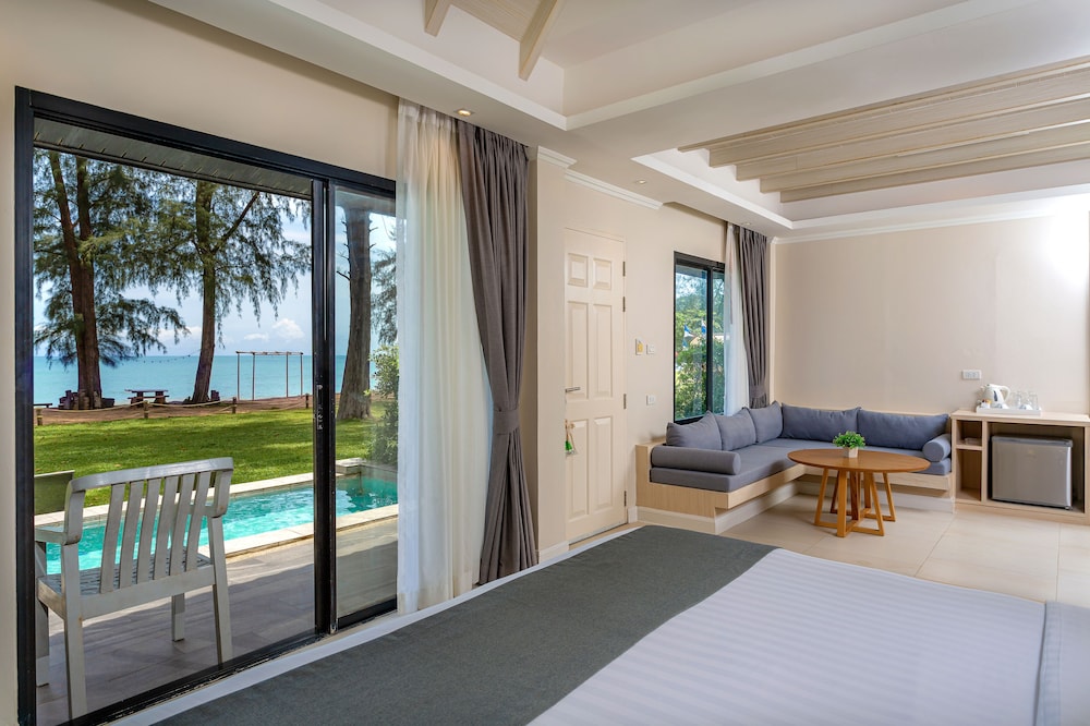 Thai Mueang Vacations - Khaolak Emerald Beach Resort and Spa - Property Image 3