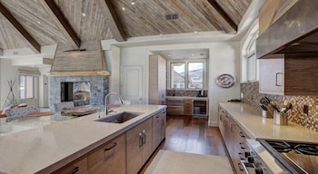 Luxury Mountain-Side Penthouse with Stunning Views! by RedAwning view 4