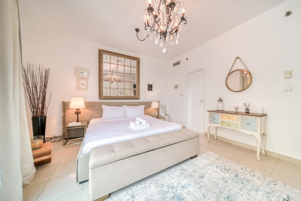 Enchanting 1BR w Balcony Overlooking Dubai Marina