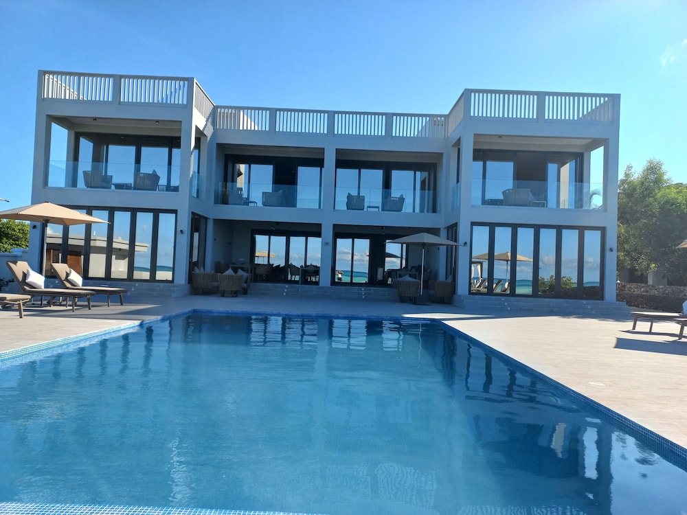 Room-villa Bluu at the Beach view 5