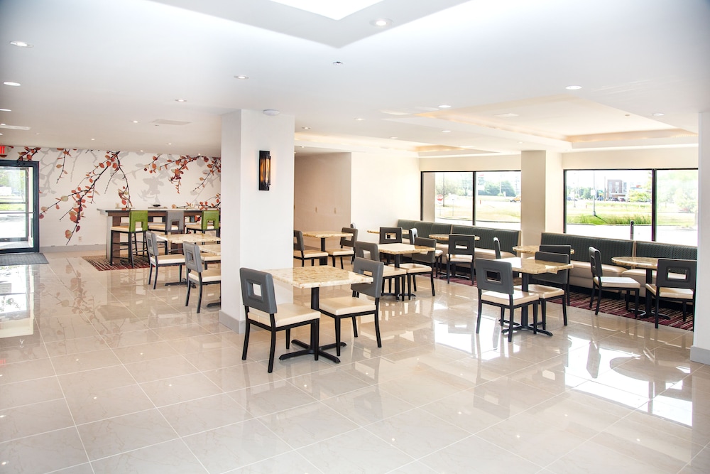 MainStay Suites Springfield IL - Image 3